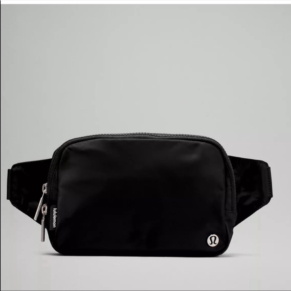💢GIFT W PURCHASE💢 LULULEMON EVERYWHERE BELT BAG